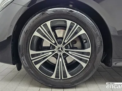 2025 Mercedes-Benz E-Class E200 Avantgarde Limited, фото 3, лот 10046157