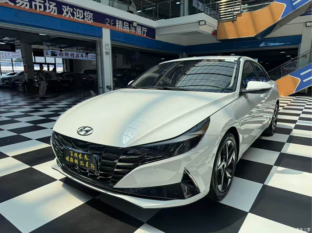 2022 Hyundai Elantra 1.5L CVT LUX Premium Edition, фото 1, лот 11228225