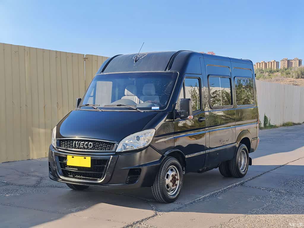 2017 Iveco Bodhi Model 2.5T Premium A32 Passenger Van Medium Roof 5-7 seater 47Z5, фото 1, лот 11155303