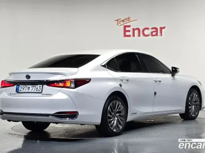 2022 Lexus ES 300h Luxury Plus, фото 2, лот 10219776