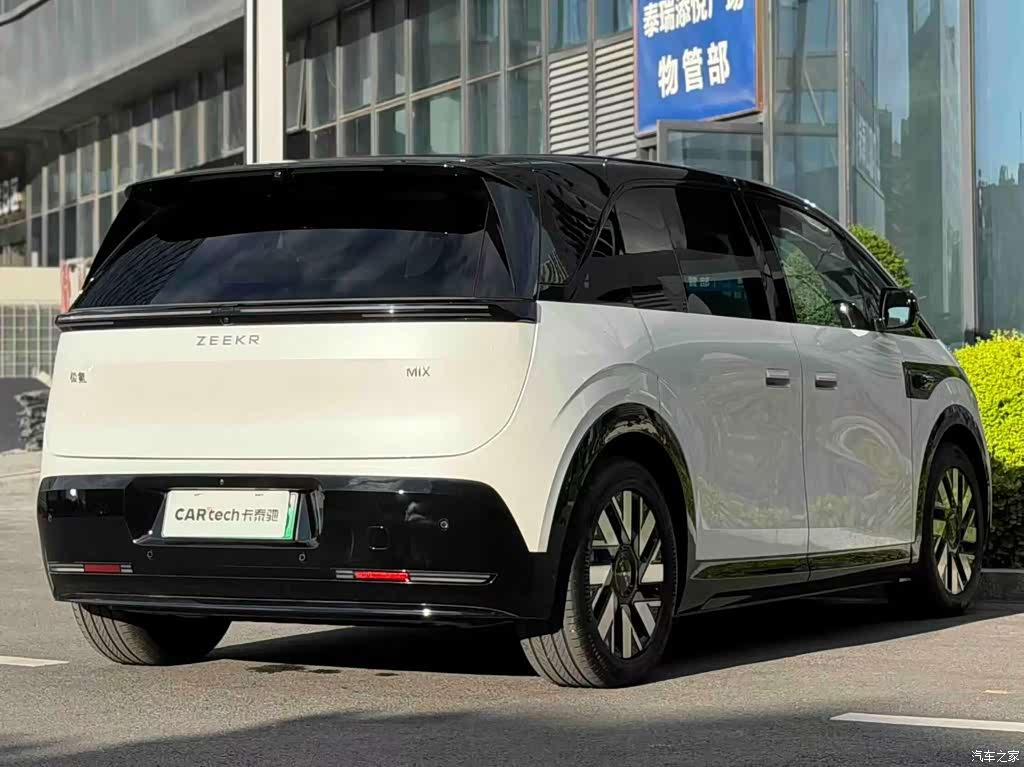 2025 ZEEKR MIX Smart Driving Edition, фото 3, лот 10291381