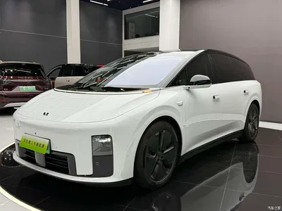 2025 Li Auto Li i8 Standard Edition, фото 1, лот 10824863