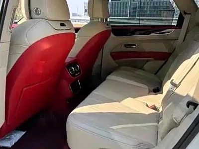 2022 Bentley Bentayga, фото 4, лот 10242716