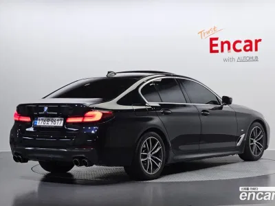 2022 BMW 5-Series 520i M Sport, фото 1, лот 10051559
