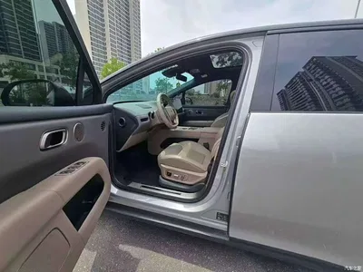 2025 Li Auto i6 2WD Base Model, фото 4, лот 10444133