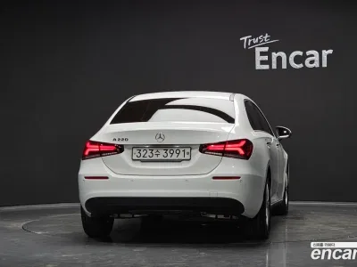 2020 Mercedes-Benz A-Class A220 Sedan, фото 4, лот 10200175