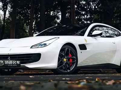 2017 Ferrari GTC4Lusso 3.9T V8, фото 1, лот 10771612