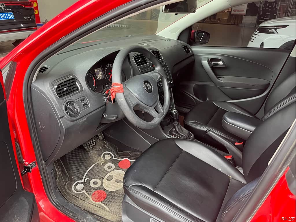2014 Volkswagen Polo 1.6L Automatic Comfort Edition, фото 3, лот 11215218