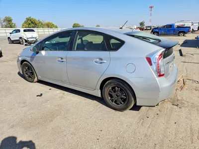 2015 TOYOTA PRIUS TWO, фото 2, лот 10509633