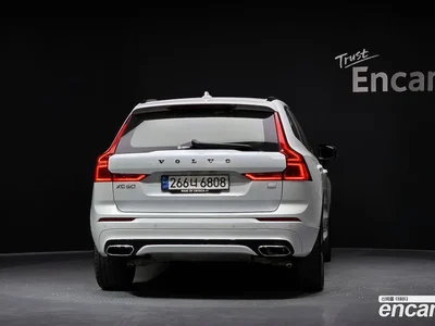 2021 Volvo XC60 T8 R-Design, фото 4, лот 10126586