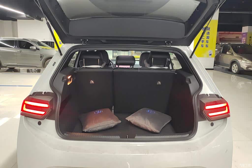 2025 Volkswagen ID.3 Smart Outstanding Edition, фото 4, лот 11214801