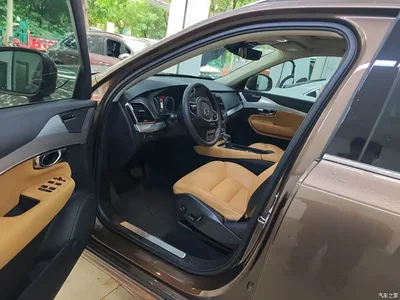 2015 Volvo XC90 T6 Momentum 7-seater, фото 4, лот 10671124