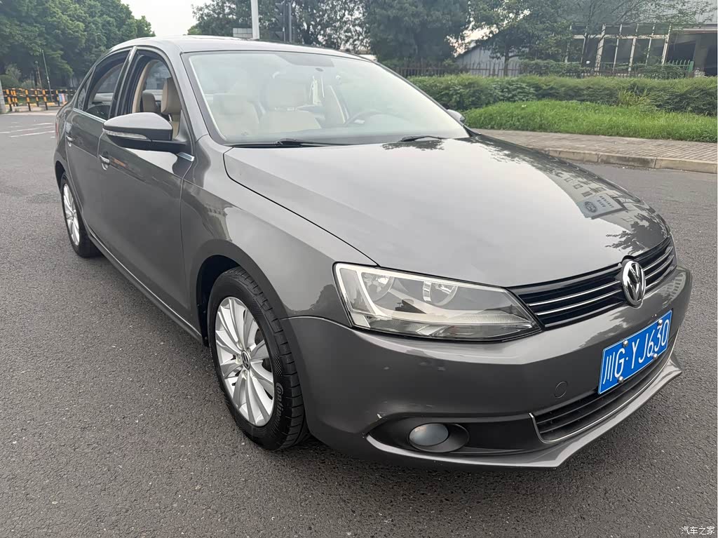 2014 Volkswagen Sagitar Facelift 1.6L Automatic Comfort, фото 3, лот 11219113