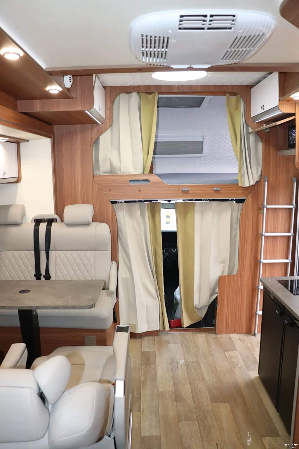 2022 Jiangling JMC Fushun 2.0T Manual Van Long Wheelbase High Roof 3-seater, фото 3, лот 11218479