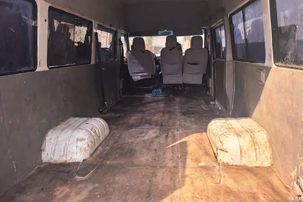 2023 Iveco Daily 2.5T A37M1 Long Wheelbase Medium Roof Dual Tire Sliding Door 5-9 Seater, фото 4, лот 11151995