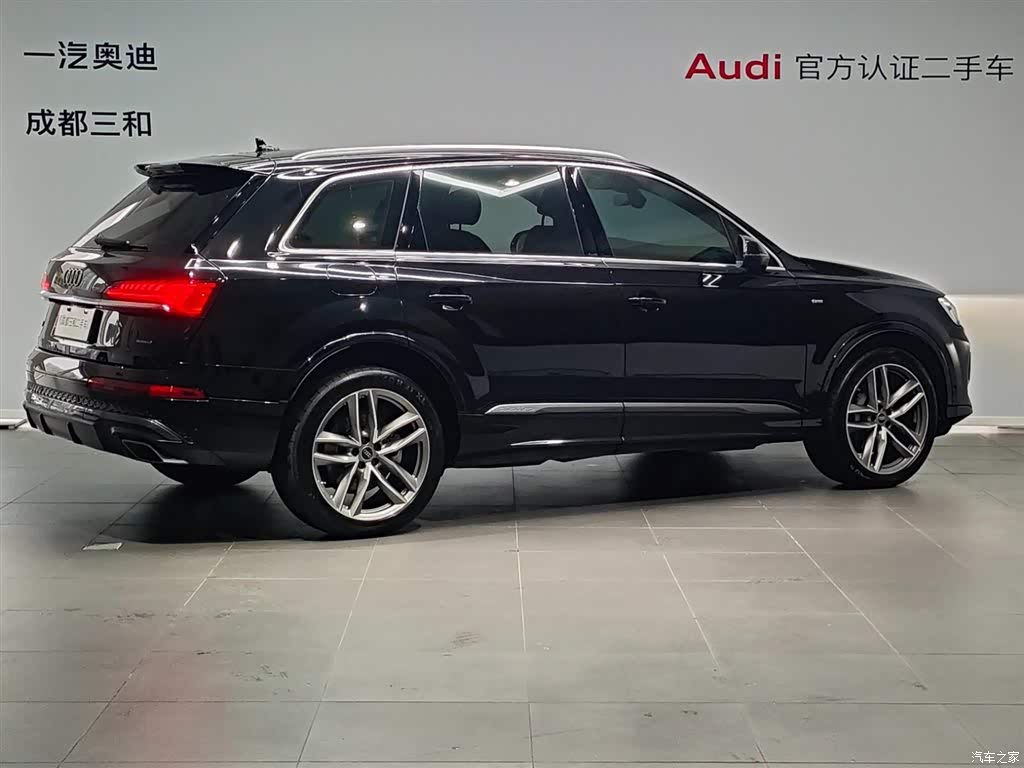 2025 Audi Q7 55 TFSI quattro S line Sport, фото 4, лот 11213240