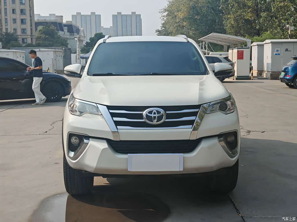2016 Toyota Fortuner 2.7L Middle East Edition, фото 2, лот 10812997
