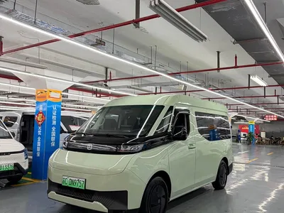 2024 Yuan Cheng Farizon Super VAN Smart Wealth Edition Short Wheelbase Medium Roof 68kWh, фото 1, лот 11644535