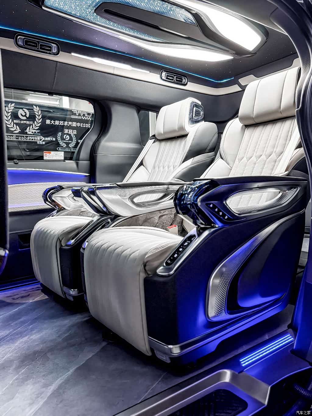 2024 Toyota Granvia 2.5L Hybrid Comfort, фото 3, лот 11204133