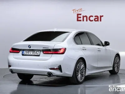 2022 BMW 3-Series 320i Luxury, фото 1, лот 10049753