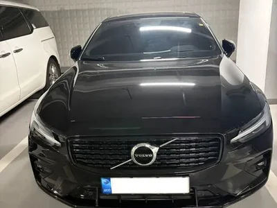 2022 Volvo S60 B5 R-Design, фото 2, лот 10122010