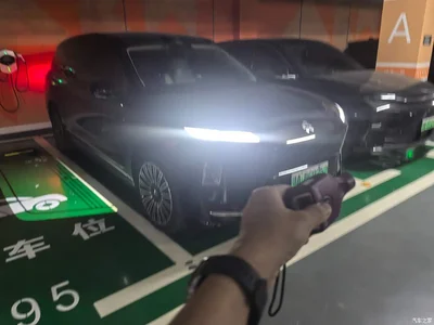 2025 NIO ES8 Model 6-Seat Executive Luxury Edition, фото 2, лот 10352568