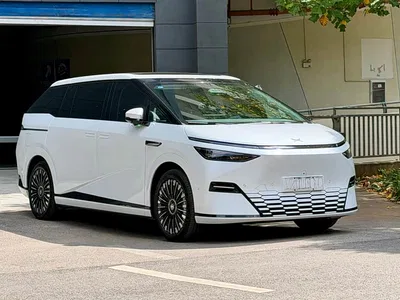 2025 XPeng X9 740 Ultra Long Range Max, фото 3, лот 11018391