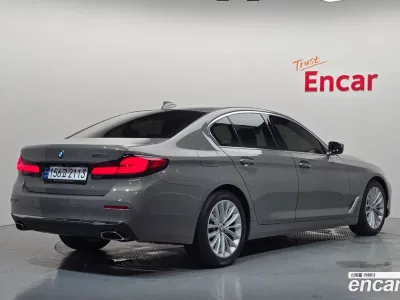 2022 BMW 5-Series 520i Luxury, фото 2, лот 10524748