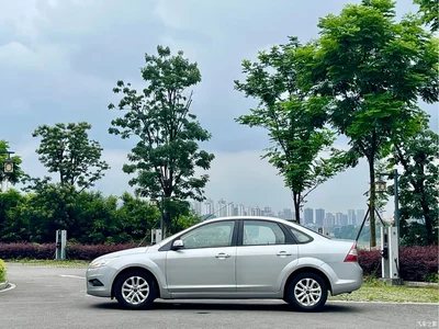 2013 Ford Focus Sedan Classic 1.8L Manual Base, фото 4, лот 10305886
