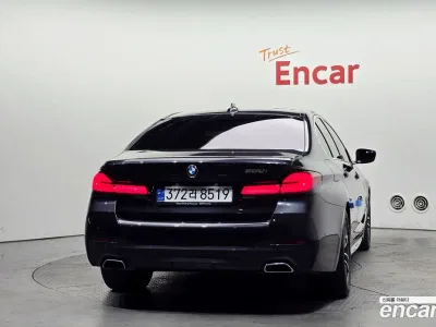 2022 BMW 5-Series 520i M Sport, фото 4, лот 10111167