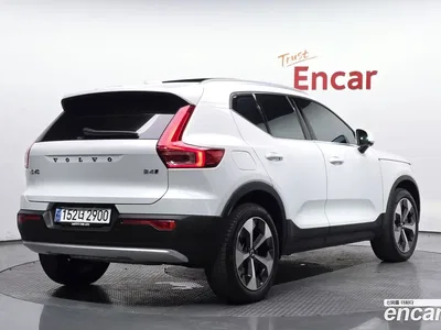 2024 Volvo XC40 B4 Ultimate Bright, фото 1, лот 10129070