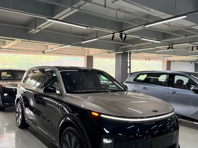 2026 Li Auto Li Xiang L9 Base Model, фото 3, лот 11136678