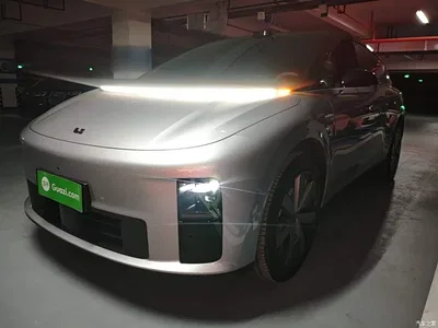 2025 Li Auto i6 4WD Base Model, фото 2, лот 11140872