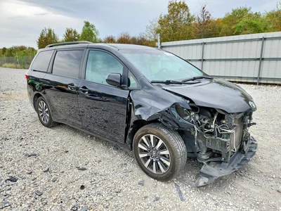2017 TOYOTA SIENNA LE, фото 4, лот 10576596