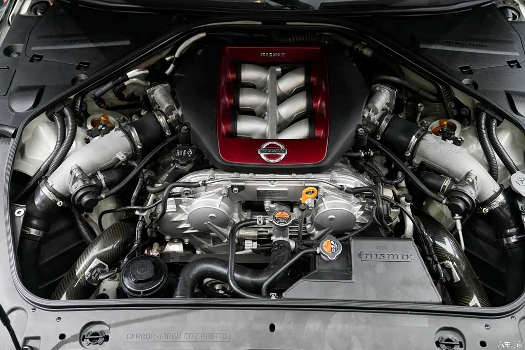 2015 Nissan GT-R 3.8T Luxury Brown-Red Interior Edition, фото 4, лот 10342338