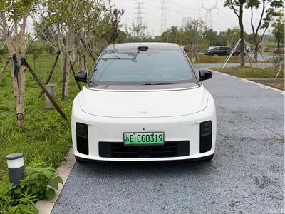 2025 Li Auto i6 4WD Base Model, фото 2, лот 11220116