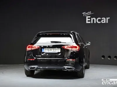 2021 Mercedes-Benz A-Class A220 Hatchback, фото 2, лот 10037622