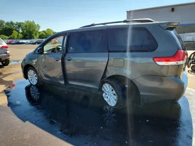 2012 TOYOTA SIENNA LE, фото 2, лот 10581997