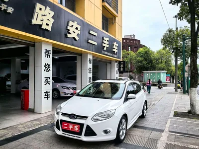 2012 Ford Focus Hatchback 2.0L Automatic Luxury Sport, фото 1, лот 10295532