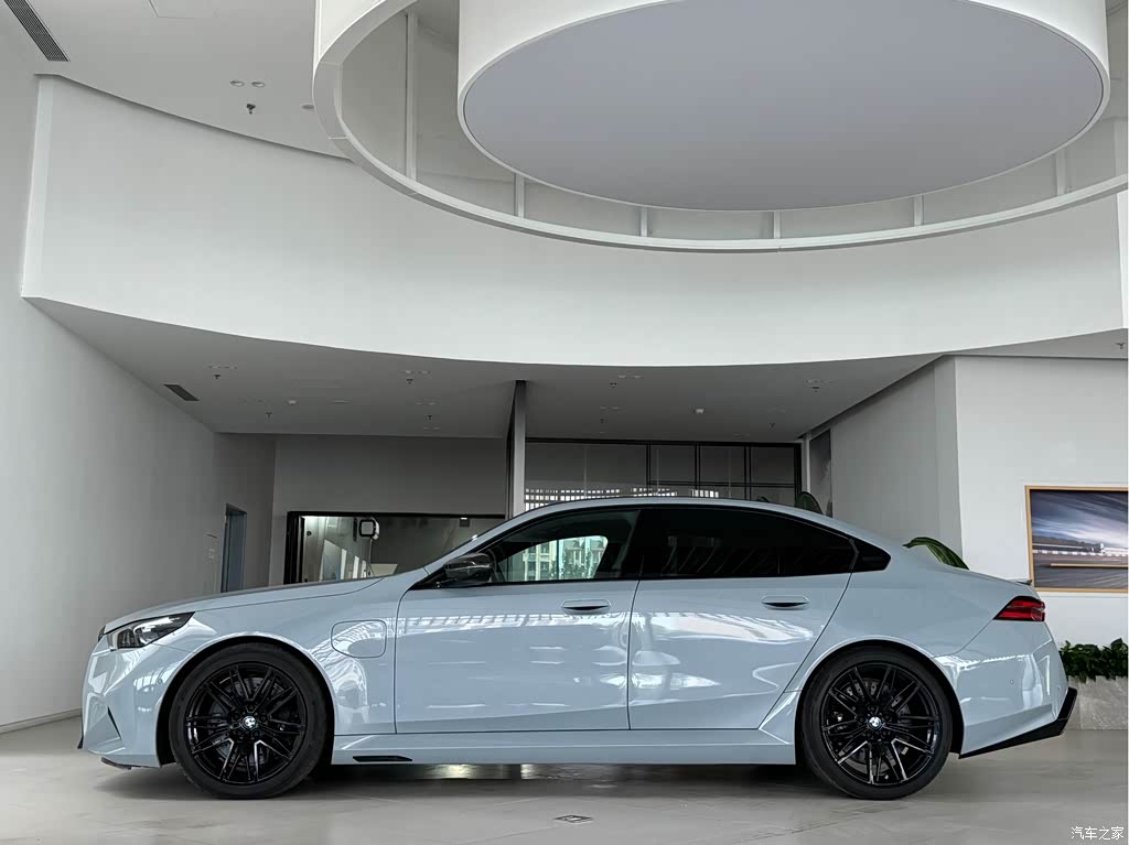 2025 BMW M5 New Energy M5, фото 4, лот 10474889