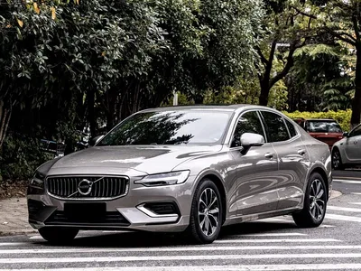 2020 Volvo S60 T4 Momentum Luxury Edition, фото 1, лот 10482449
