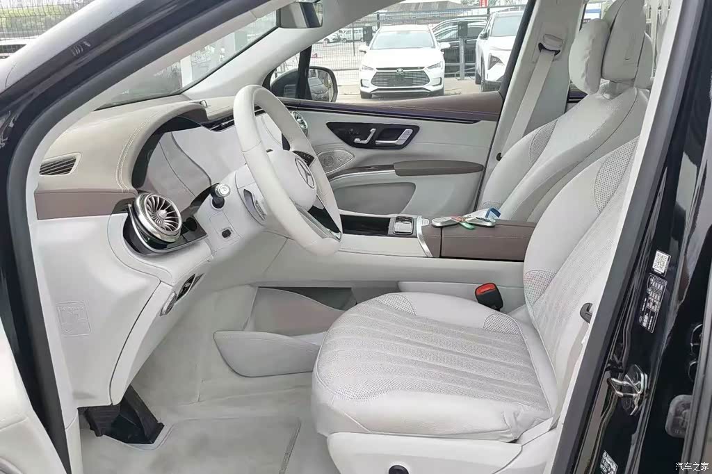 2025 Mercedes-Benz EQS SUV Model 500 4MATIC, фото 4, лот 10593959