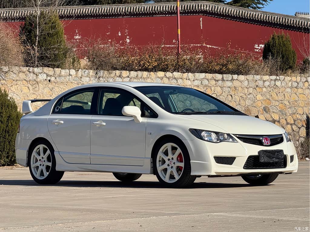 2015 CIIMO CIIMO 1.8L Manual Comfort Edition, фото 3, лот 11153411