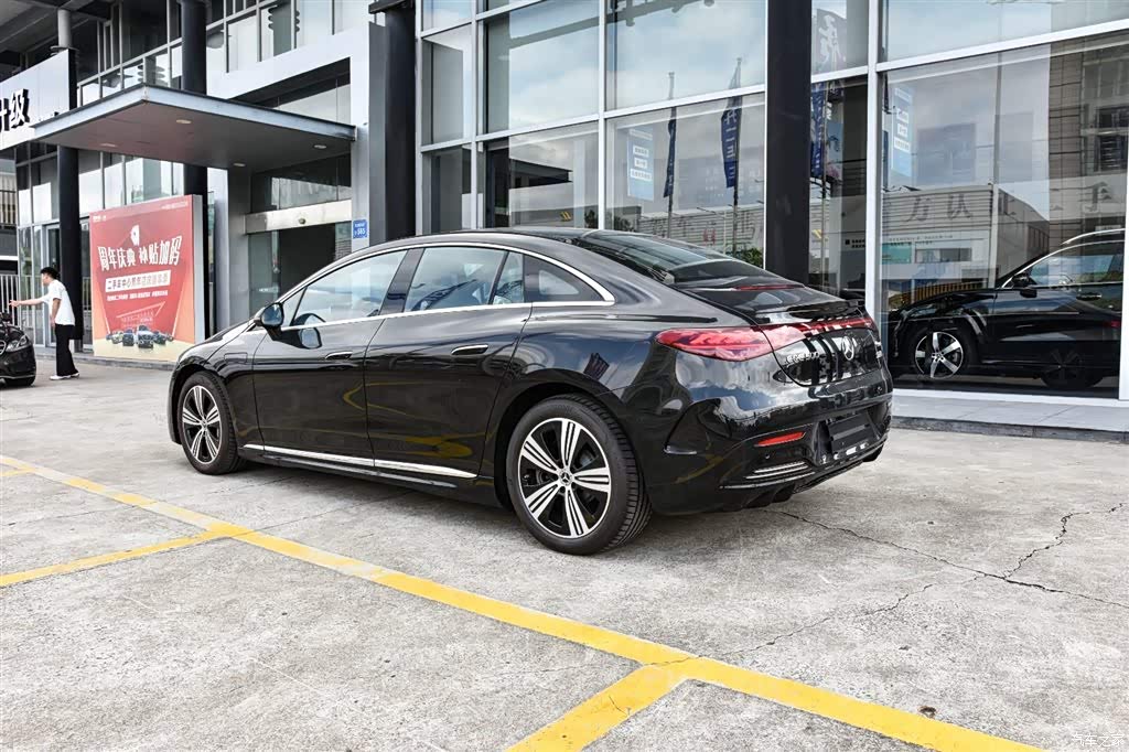 2025 Mercedes-Benz EQE 500 4MATIC Pioneer, фото 4, лот 11107646