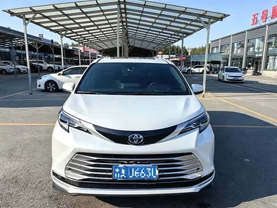 2023 Toyota Sienna 2.5L Hybrid Platinum Edition, фото 2, лот 10479797