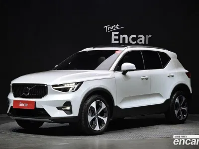 2023 Volvo XC40 B4 Ultimate Bright, фото 1, лот 10128330