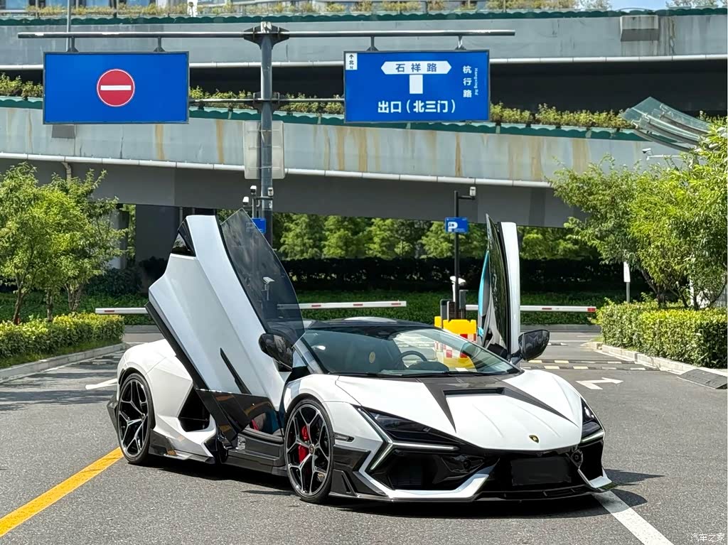 2023 Lamborghini Revuelto 6.5L PHEV Standard, фото 2, лот 10309763