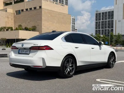 2026 BMW 5-Series 530e, фото 2, лот 10223598