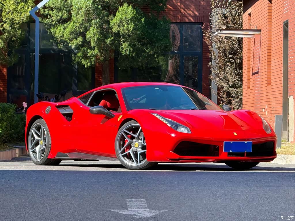 2015 Ferrari 488 GTB, фото 1, лот 10332064