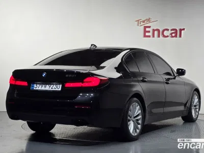 2023 BMW 5-Series 520i Luxury, фото 1, лот 10073263